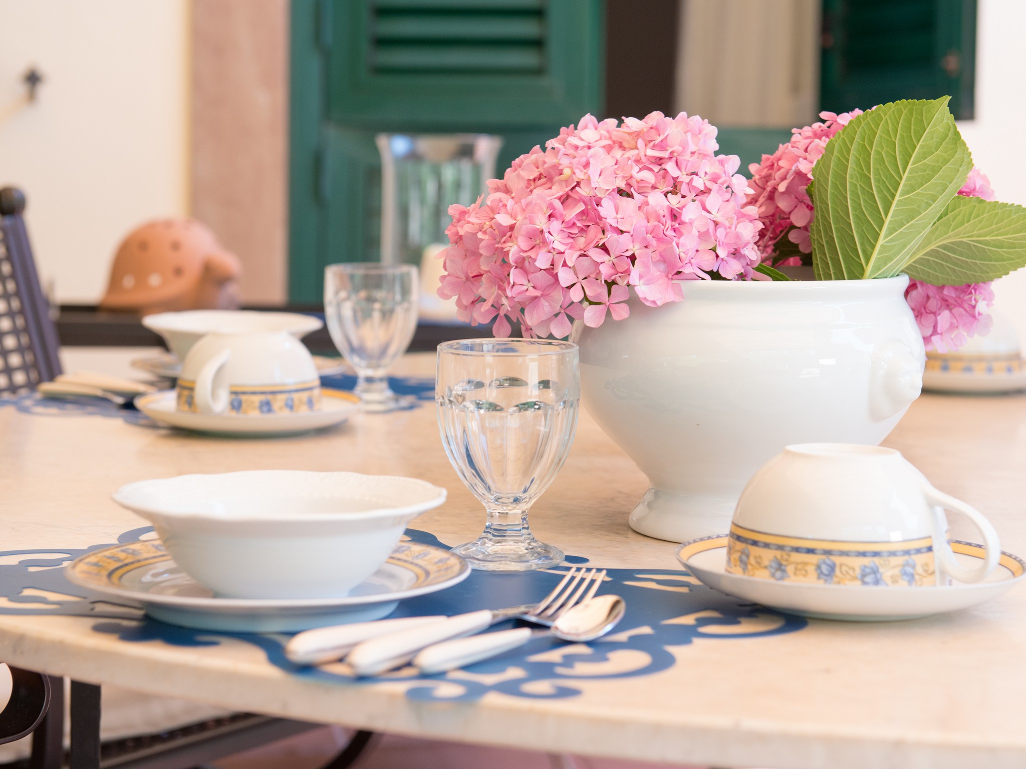 Picture of table setting for a morning breakfast at B&B Don Gaspano